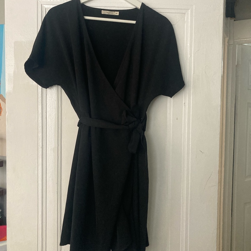 Short-sleeved Black Wrap Dress M
